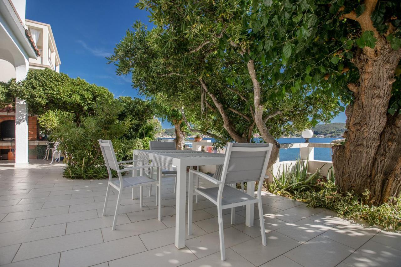 House Subic Apartman Supetarska Draga Kültér fotó
