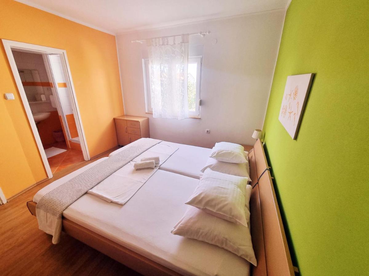 House Subic Apartman Supetarska Draga Kültér fotó