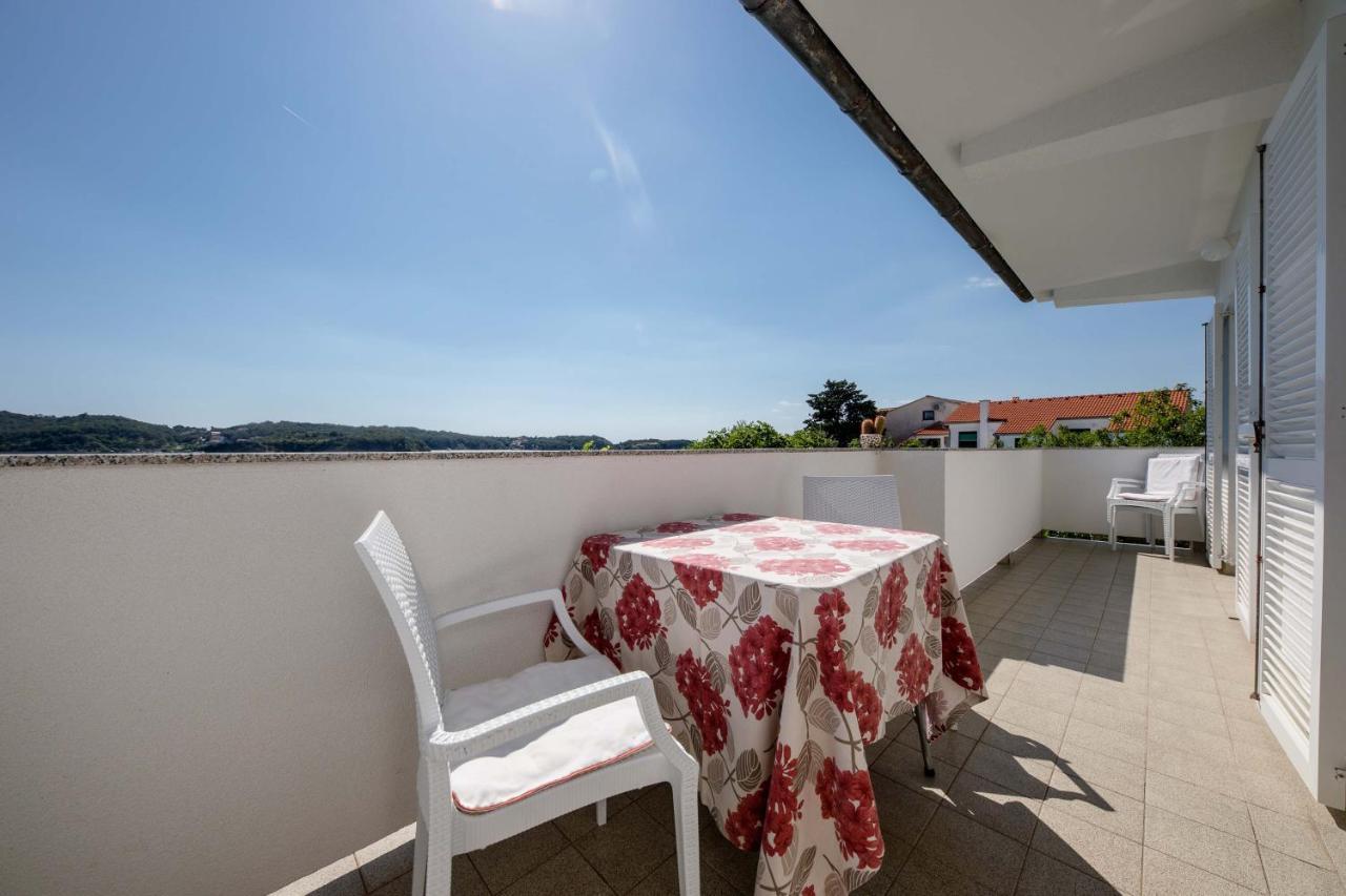 House Subic Apartman Supetarska Draga Kültér fotó