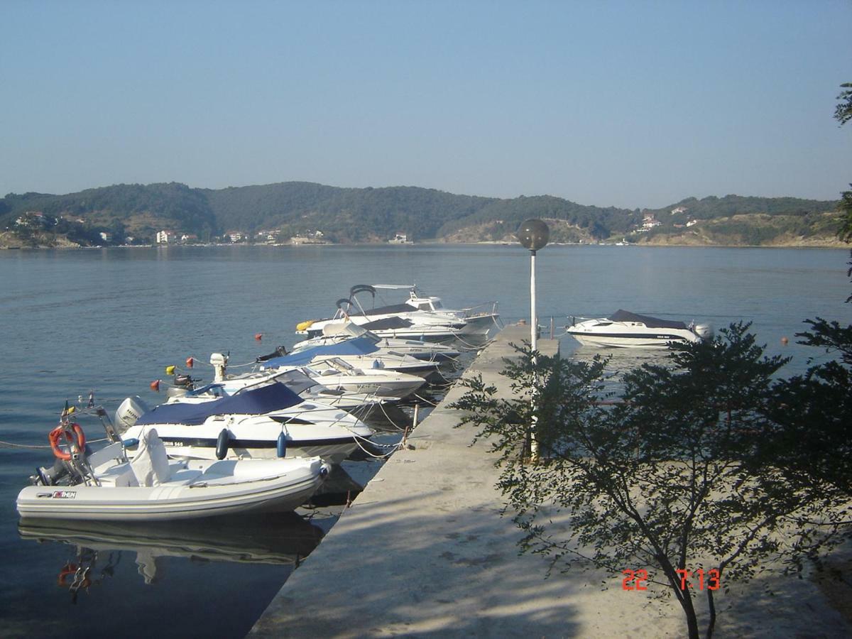 House Subic Apartman Supetarska Draga Kültér fotó