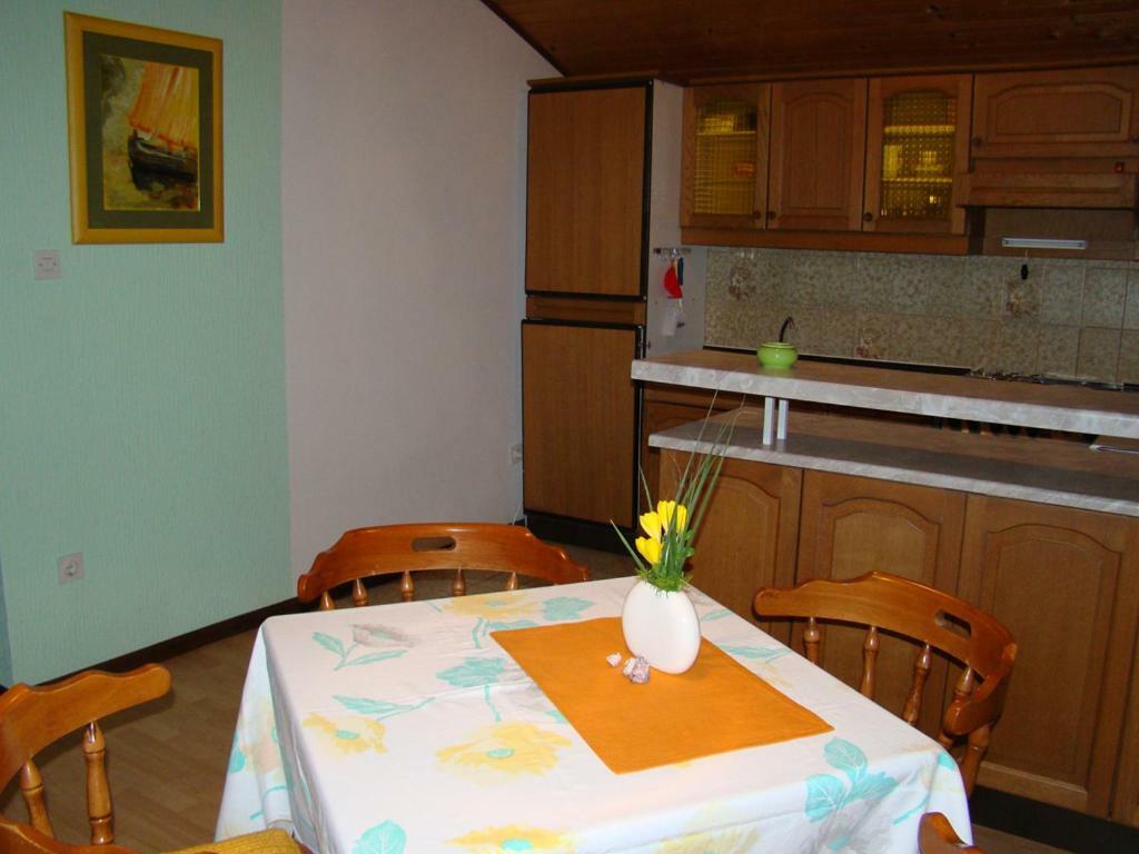 House Subic Apartman Supetarska Draga Kültér fotó