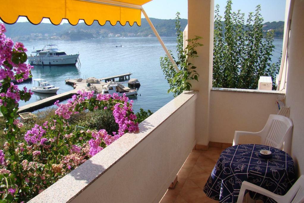 House Subic Apartman Supetarska Draga Kültér fotó