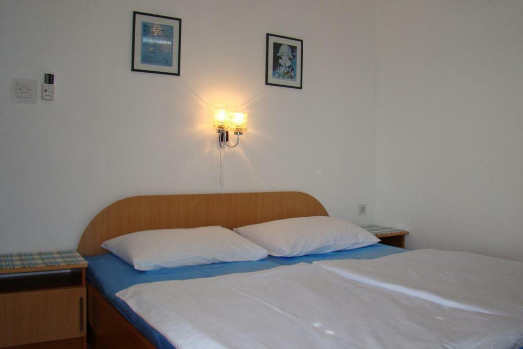 House Subic Apartman Supetarska Draga Kültér fotó